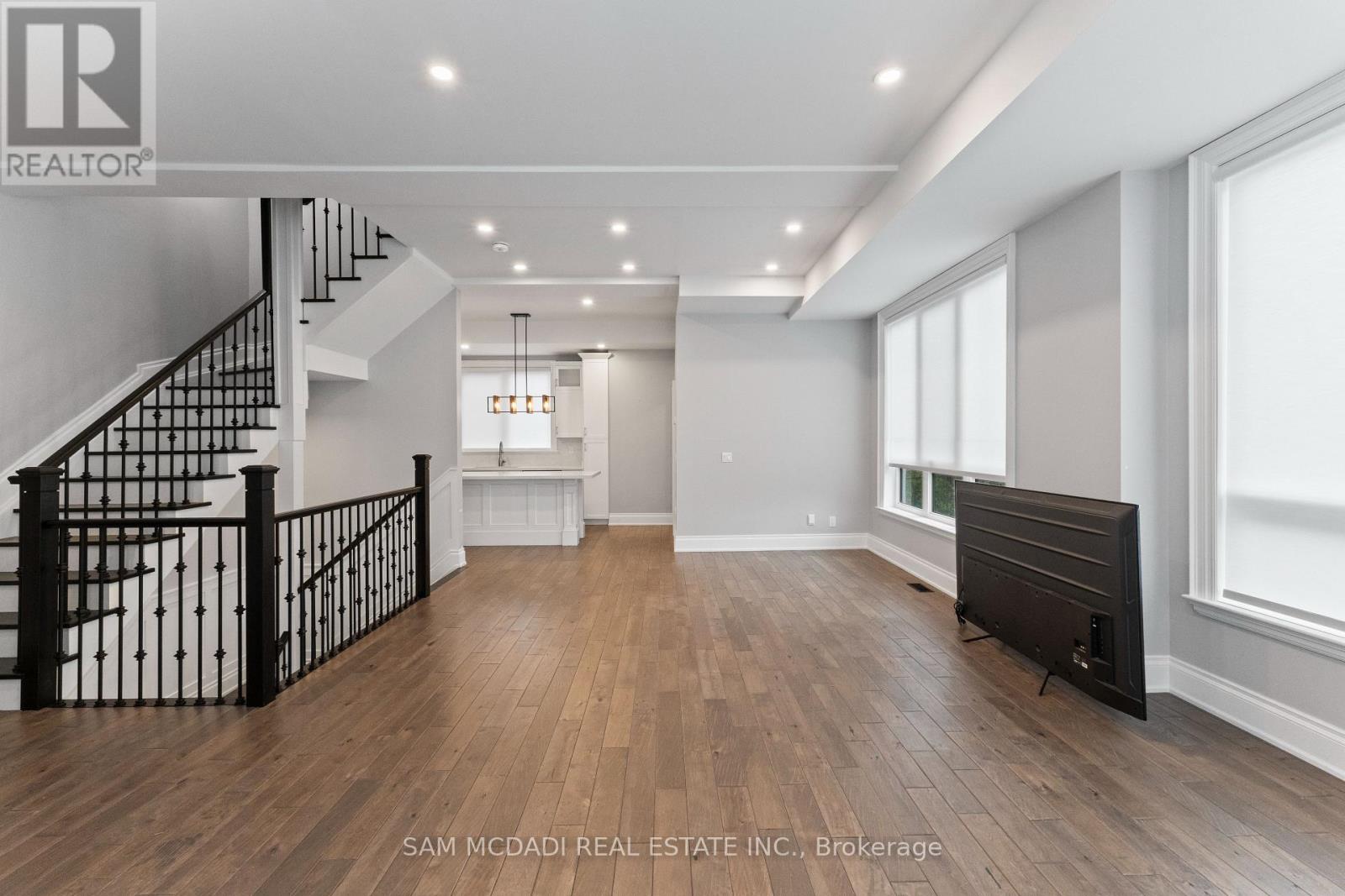 15 Old Oak Drive, Toronto, Ontario  M9A 1A3 - Photo 2 - W13110526