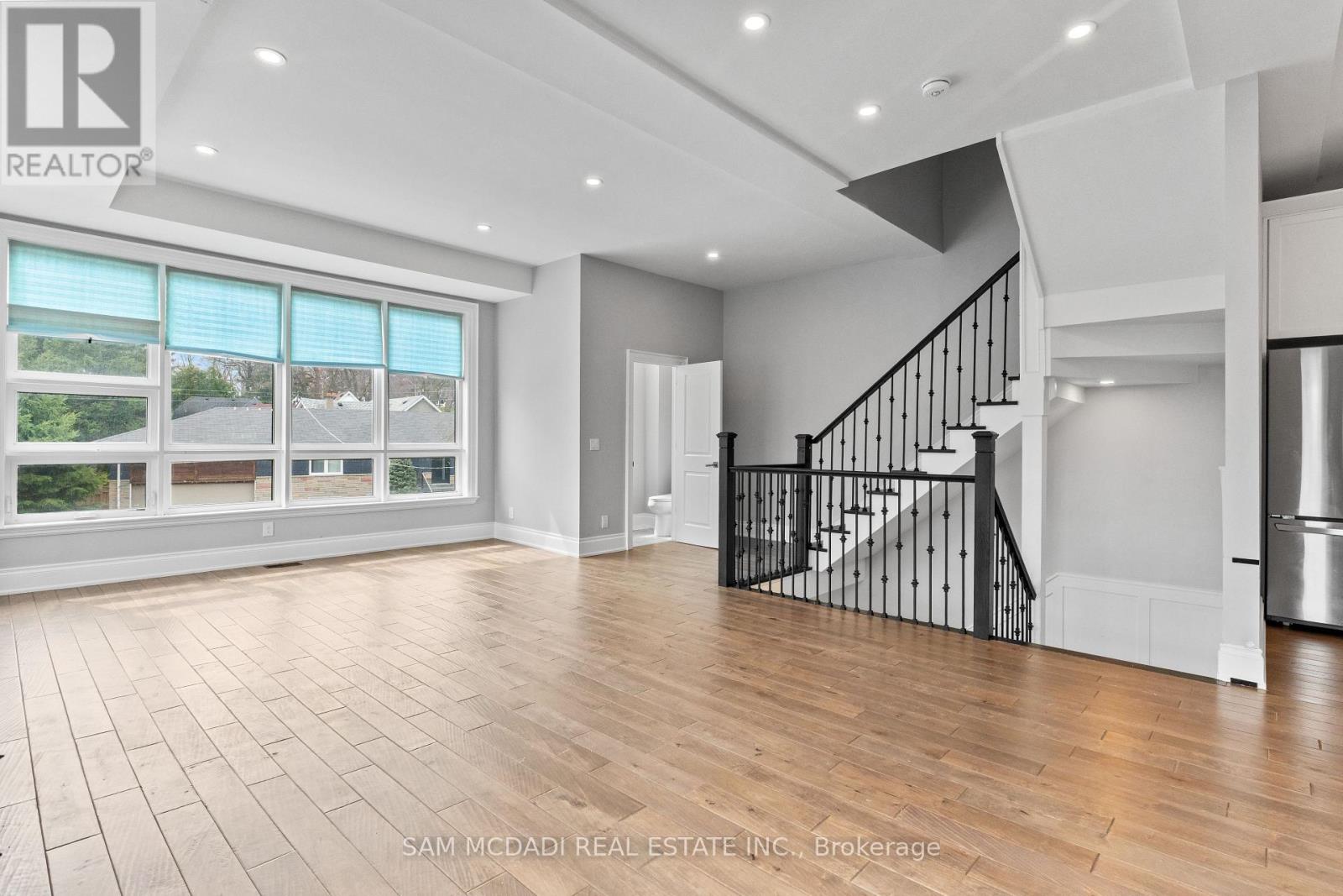 15 Old Oak Drive, Toronto, Ontario  M9A 1A3 - Photo 7 - W13110526