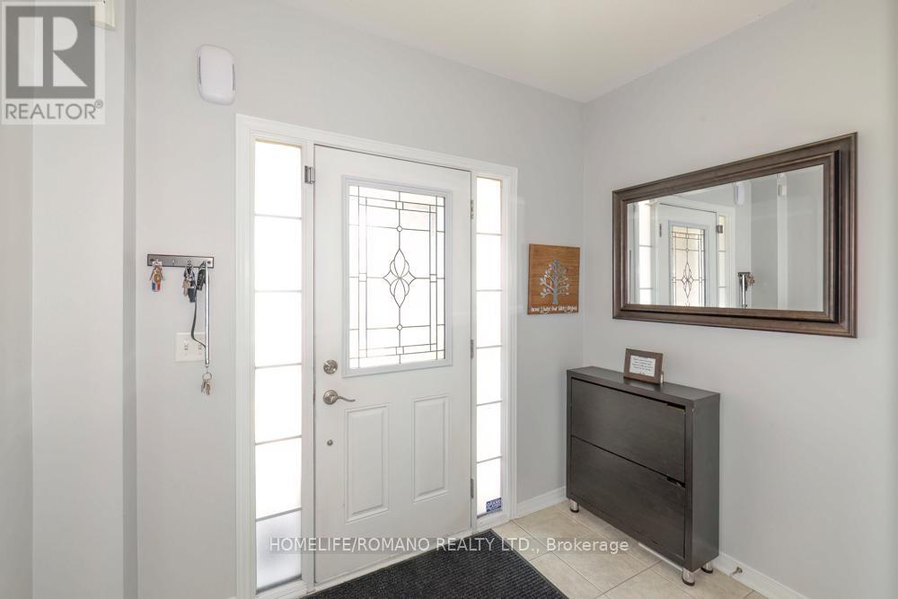 31 Davenhill Road, Brampton, Ontario  L6P 3E1 - Photo 2 - W13110556