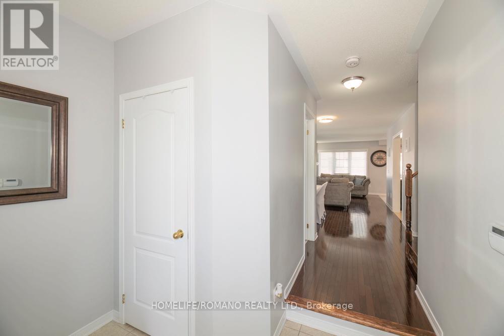 31 Davenhill Road, Brampton, Ontario  L6P 3E1 - Photo 3 - W13110556