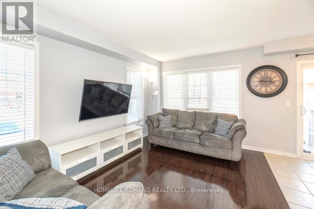 31 Davenhill Road, Brampton, Ontario  L6P 3E1 - Photo 4 - W13110556