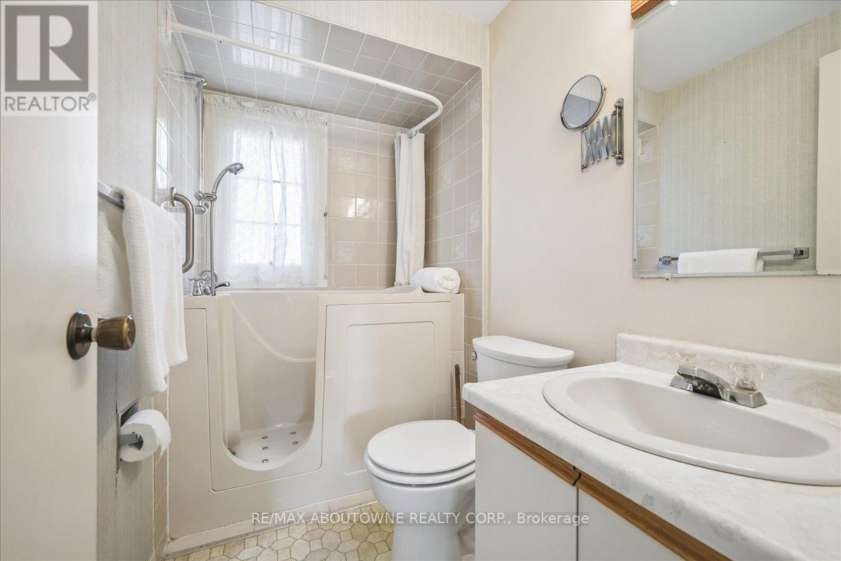 2330 Marine Drive, Oakville, Ontario  L6L 1C3 - Photo 28 - W13110560