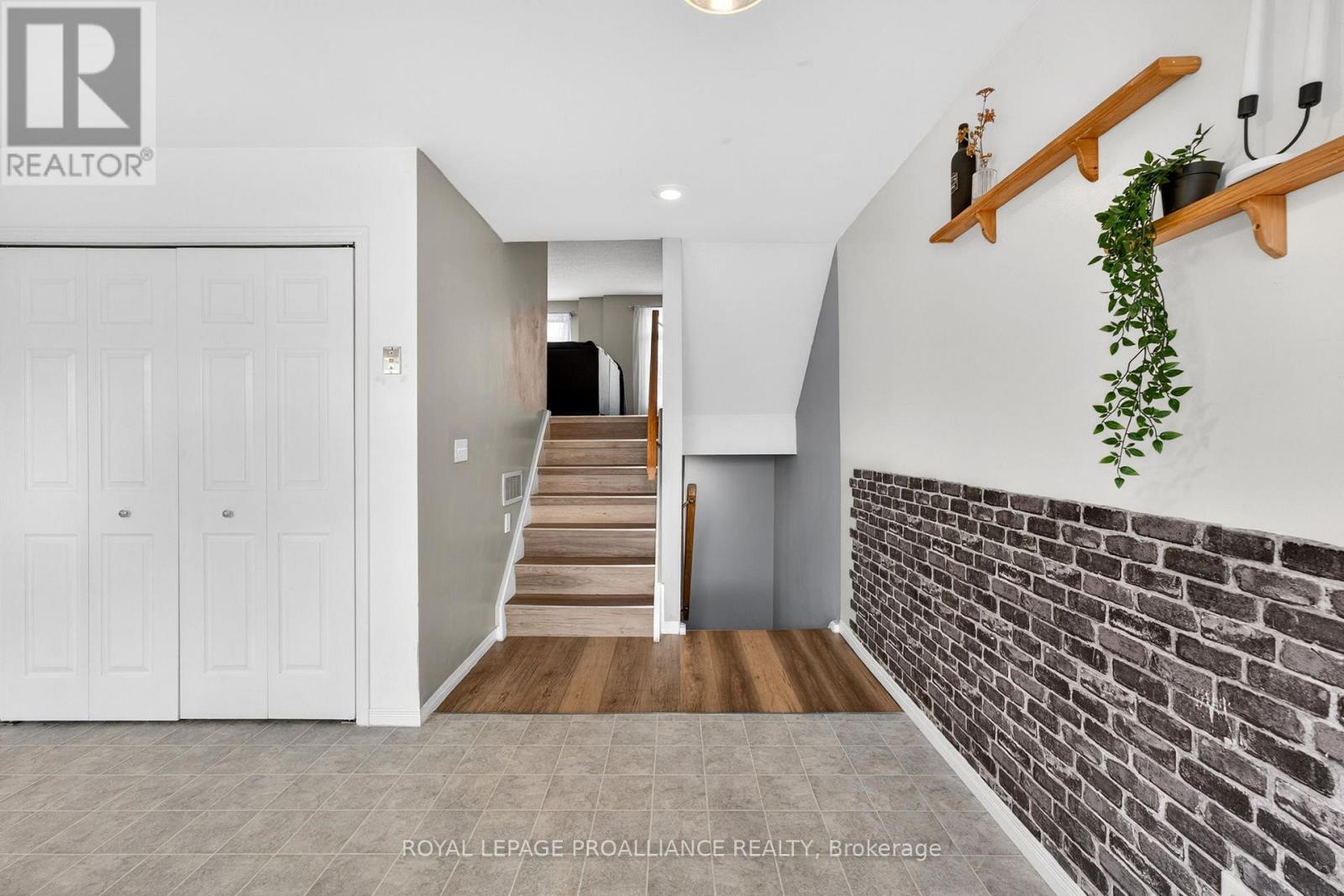 4 - 9 Progress Avenue, Belleville, Ontario  K8P 4Z3 - Photo 5 - X13110598