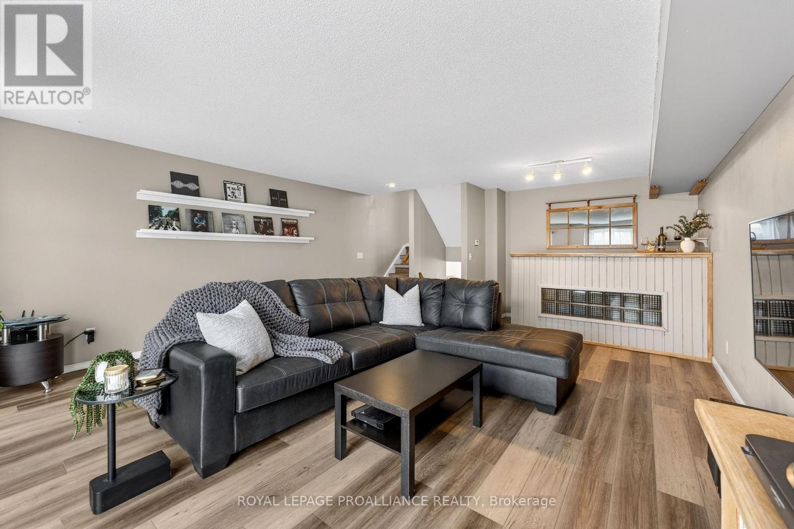 4 - 9 Progress Avenue, Belleville, Ontario  K8P 4Z3 - Photo 8 - X13110598