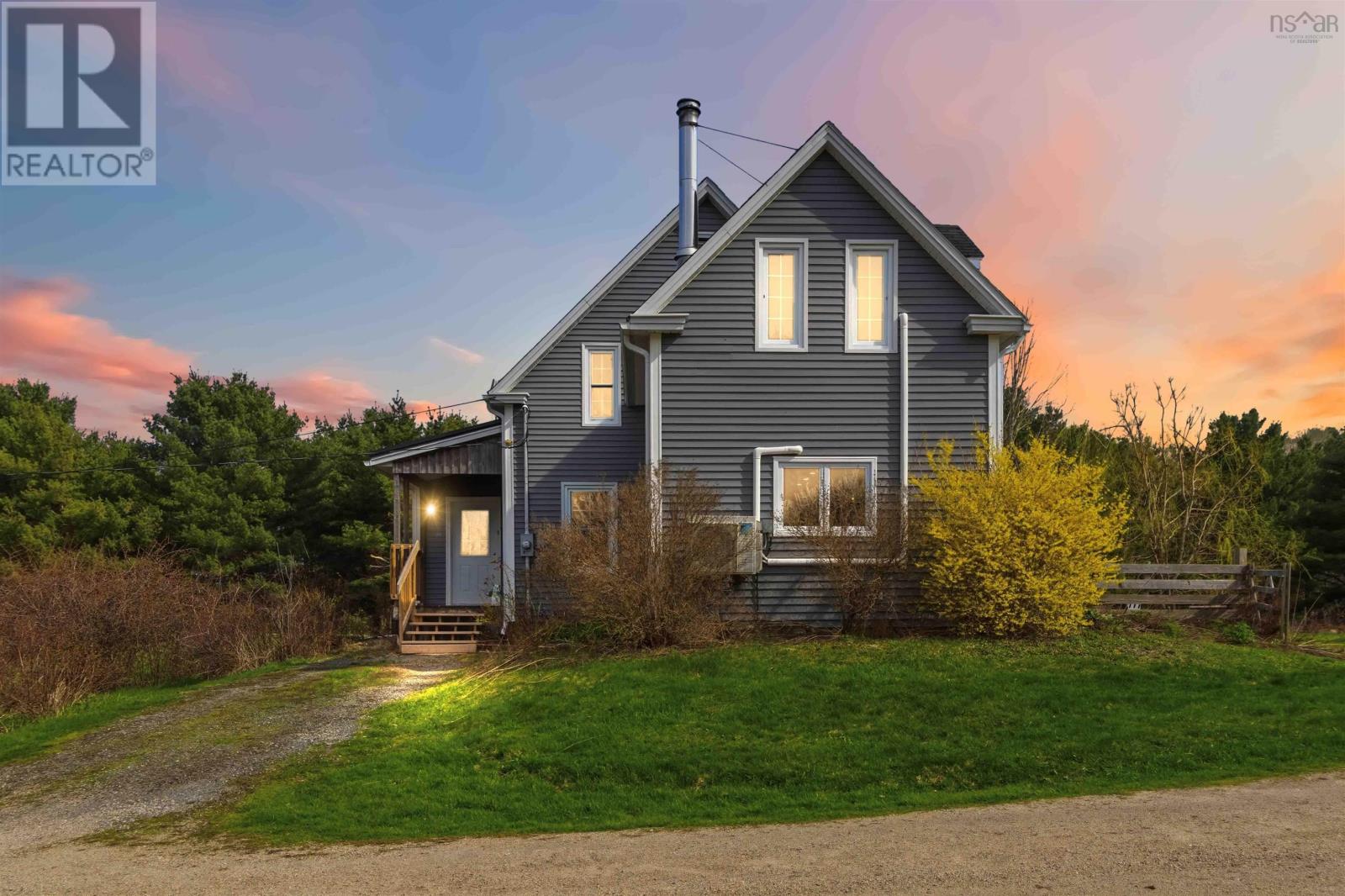 2557 Cornwall Road Road, Mahone Bay, Nova Scotia  B0J 2E0 - Photo 2 - 202610408