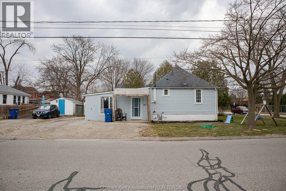 MLS# 26010703: 20 St.Clair STREET, Tilbury, Canada