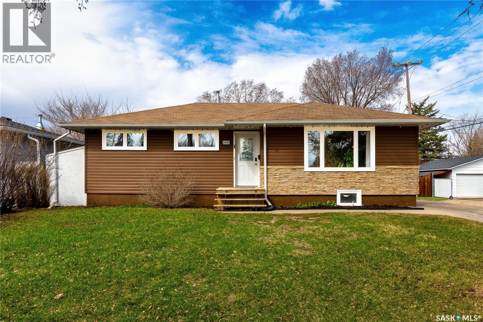 2406 Irvine Avenue, Saskatoon, Saskatchewan  S7J 2A8 - Photo 1 - SK035553