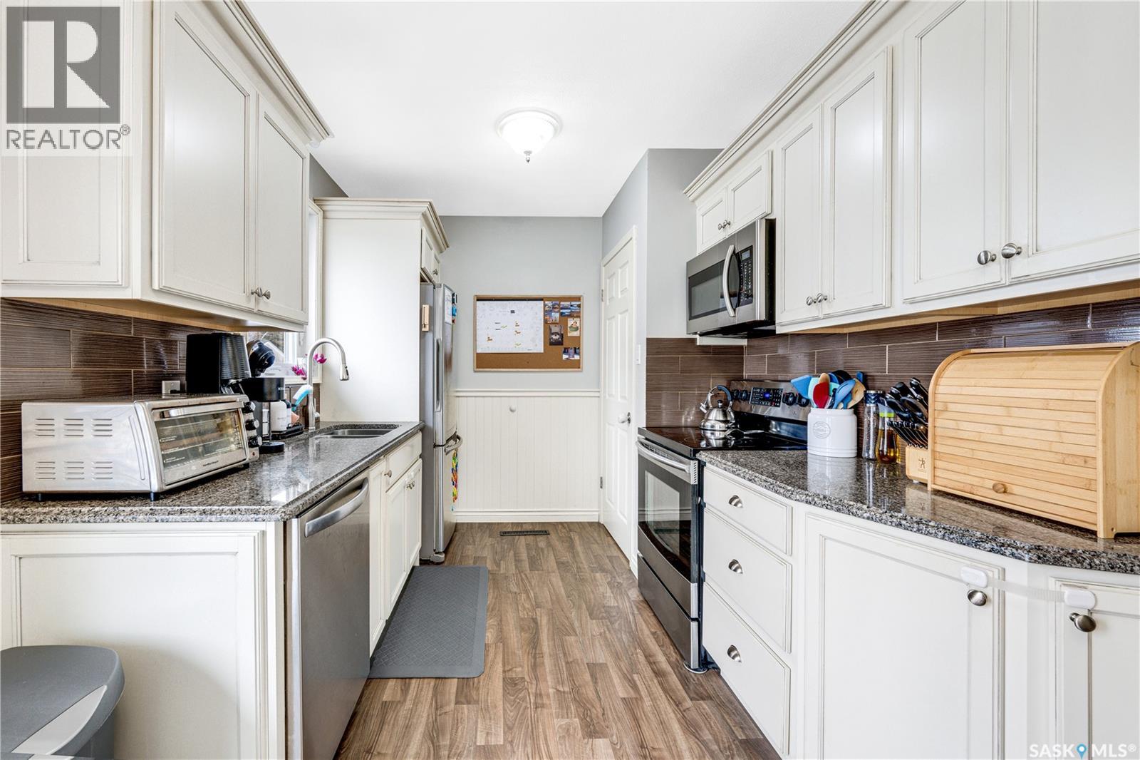 2406 Irvine Avenue, Saskatoon, Saskatchewan  S7J 2A8 - Photo 11 - SK035553