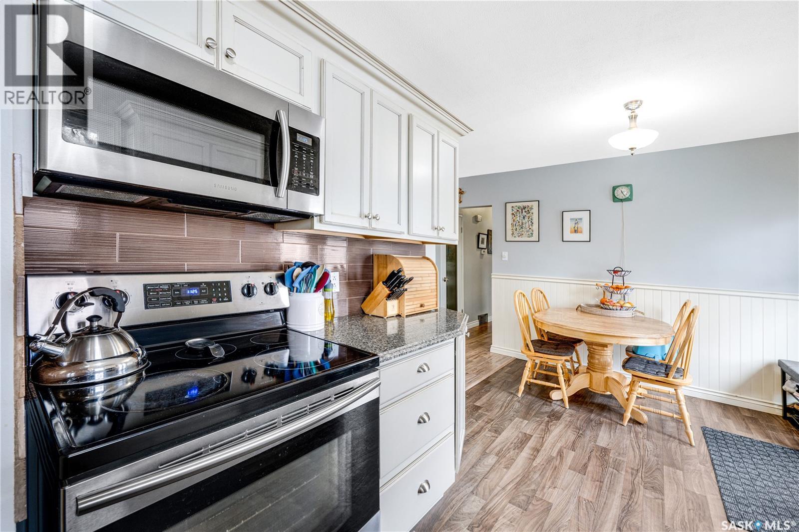 2406 Irvine Avenue, Saskatoon, Saskatchewan  S7J 2A8 - Photo 12 - SK035553