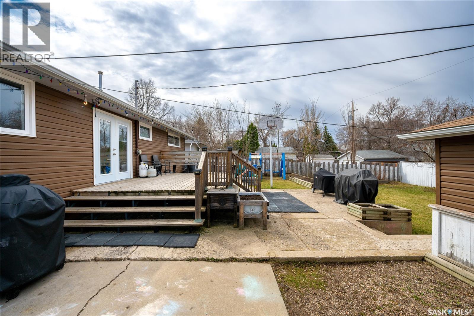2406 Irvine Avenue, Saskatoon, Saskatchewan  S7J 2A8 - Photo 4 - SK035553
