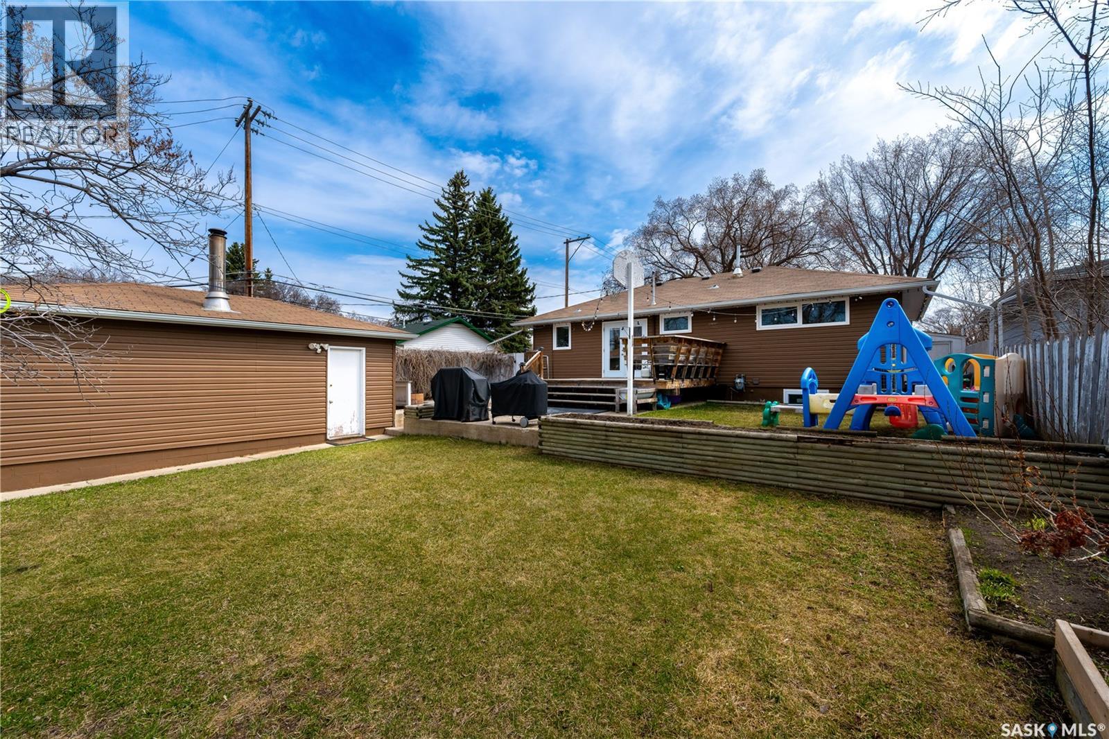2406 Irvine Avenue, Saskatoon, Saskatchewan  S7J 2A8 - Photo 5 - SK035553