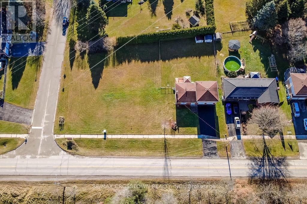 169 Oriole Drive, East Gwillimbury, Ontario  L9N 1G9 - Photo 5 - N12970652