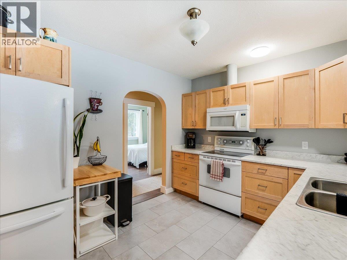 2824 9th Avenue, Castlegar, British Columbia  V1N 2Z1 - Photo 11 - 10380148
