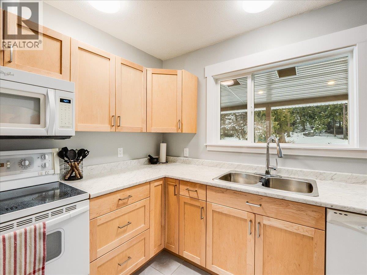 2824 9th Avenue, Castlegar, British Columbia  V1N 2Z1 - Photo 12 - 10380148