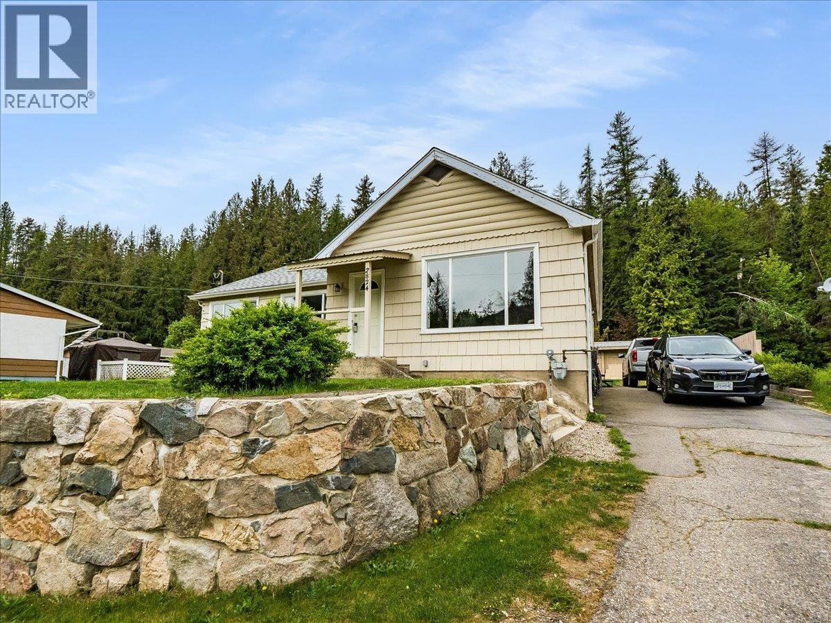 2824 9th Avenue, Castlegar, British Columbia  V1N 2Z1 - Photo 2 - 10380148