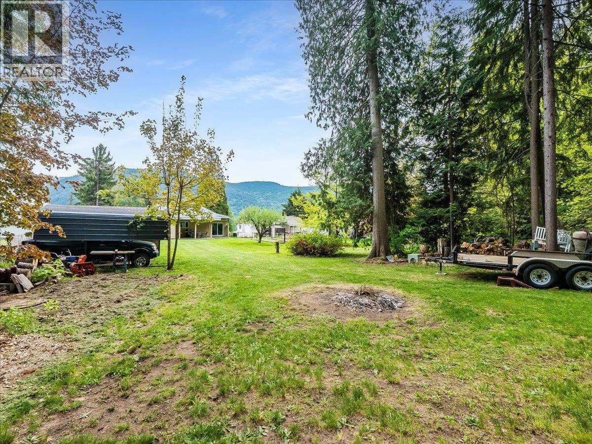 2824 9th Avenue, Castlegar, British Columbia  V1N 2Z1 - Photo 37 - 10380148