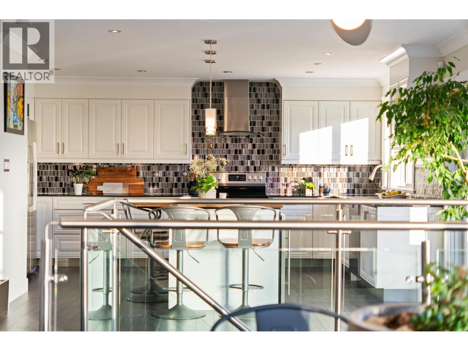 906 Strathaven Drive, North Vancouver, British Columbia  V7H 2J9 - Photo 3 - R3121793