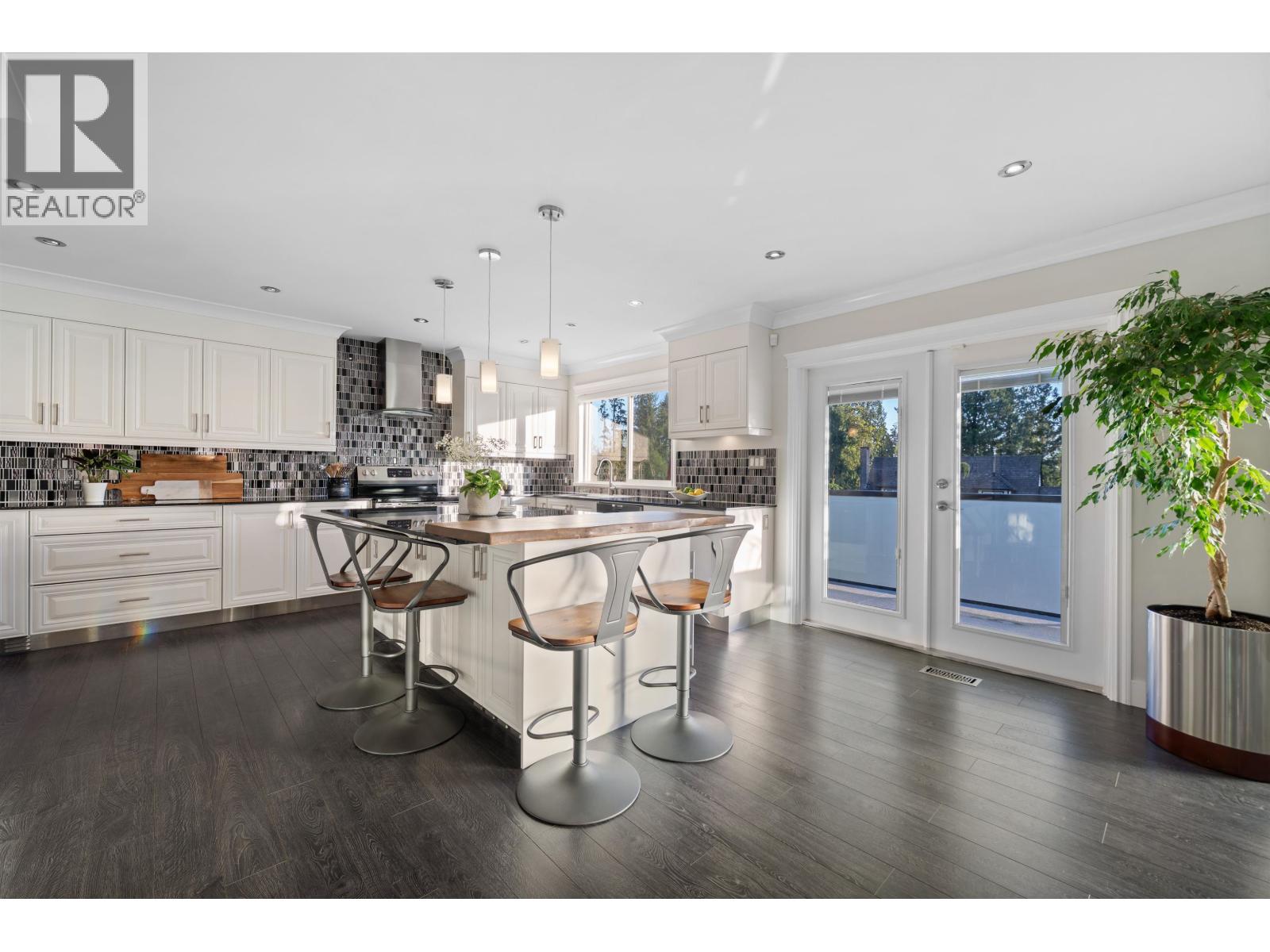 906 Strathaven Drive, North Vancouver, British Columbia  V7H 2J9 - Photo 4 - R3121793