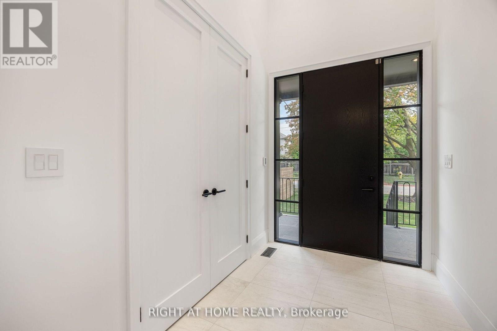 120 Hammell Street, Toronto, Ontario  M3H 2P5 - Photo 4 - C13110708