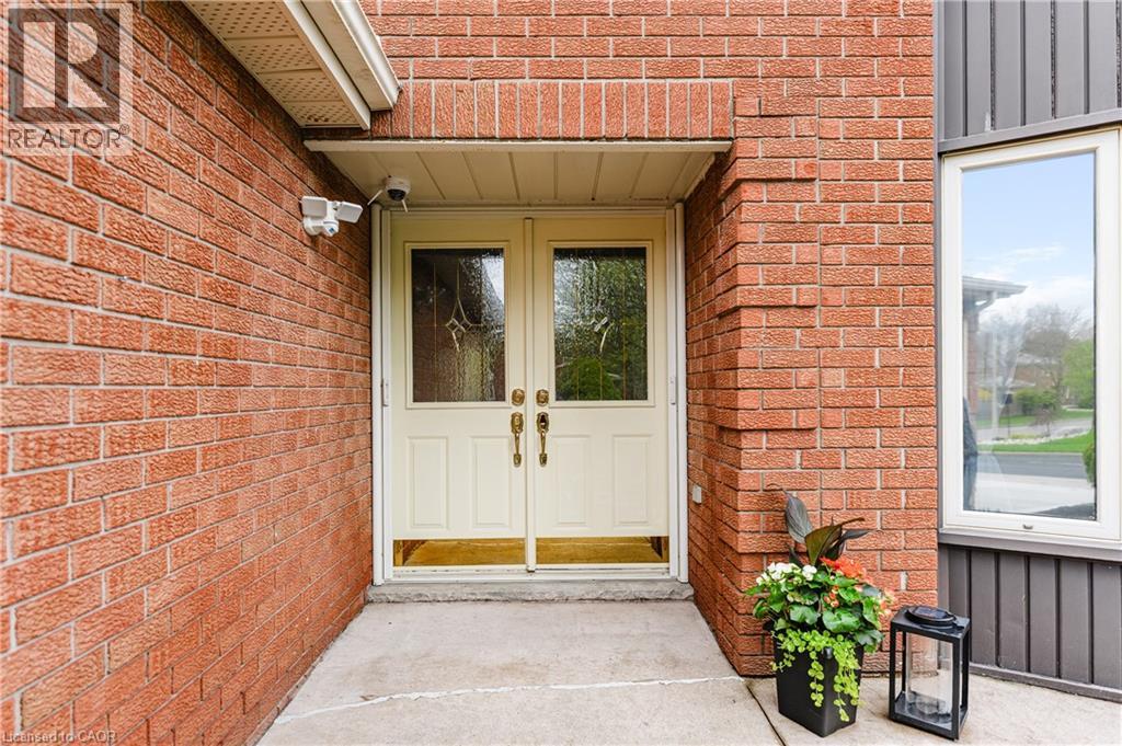 40 Old Maple Lane, Kitchener, Ontario  N2N 2L2 - Photo 3 - 40829036