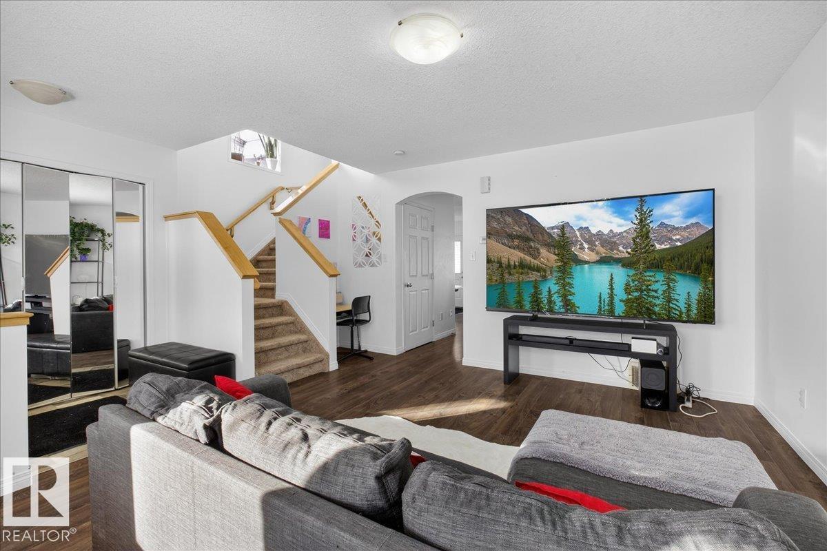 4519 Turner Sq NW, Edmonton, Alberta  T6R 3E3 - Photo 1 - E4475122