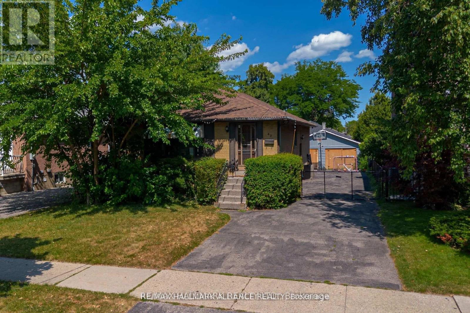 43 TRUEMAN AVENUE, Toronto, Ontario