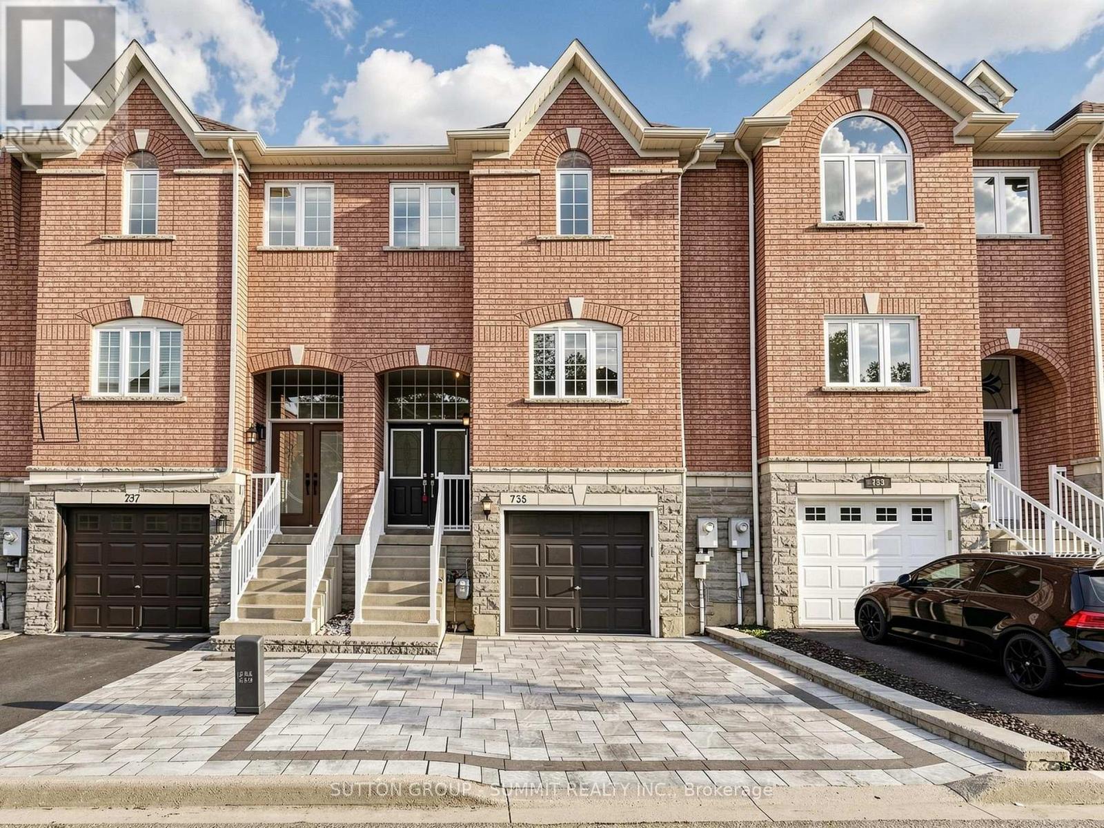 735 MAXMAN STREET, Mississauga, Ontario