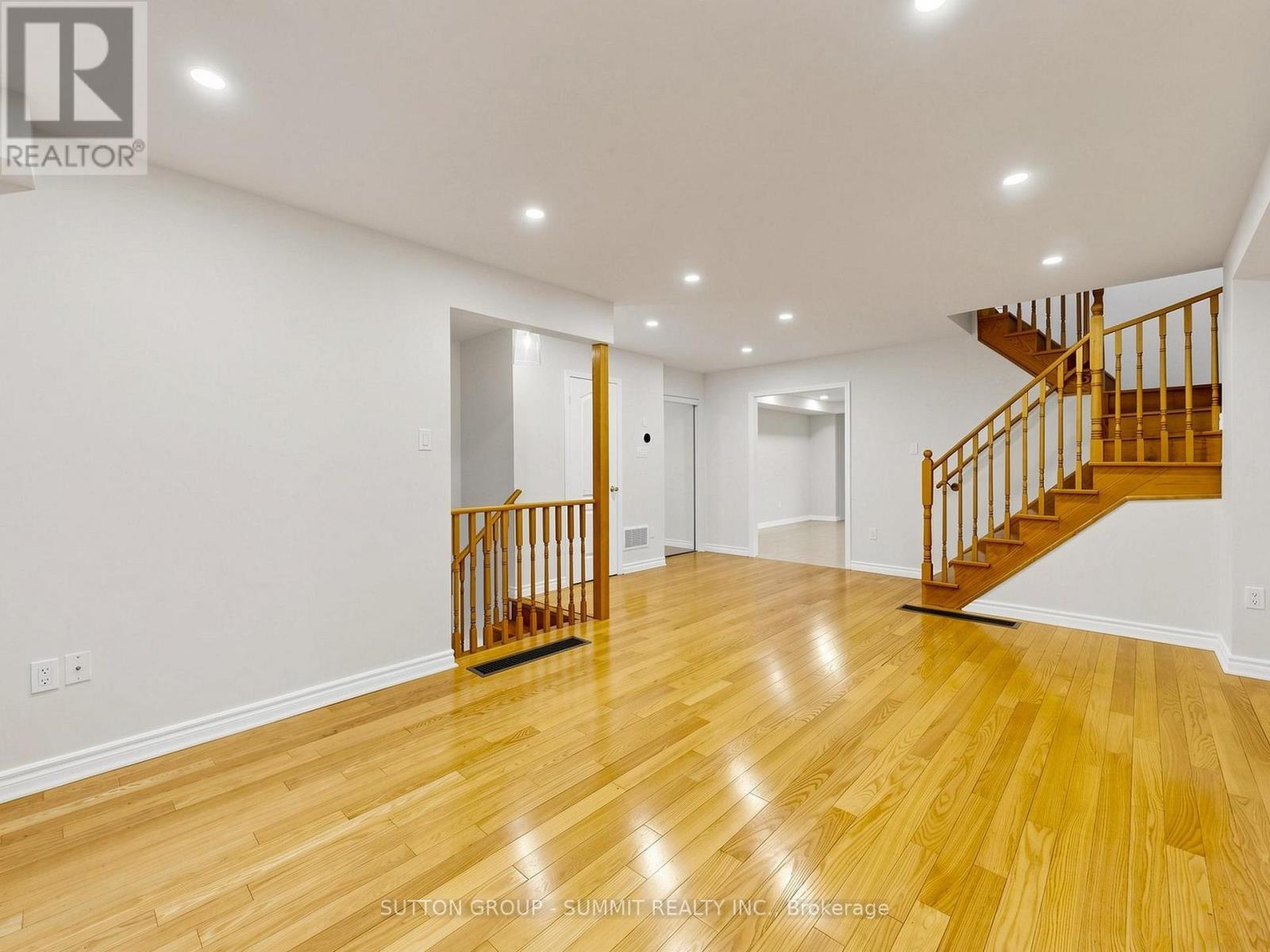 735 Maxman Street, Mississauga, Ontario  L5R 0B3 - Photo 4 - W13110792