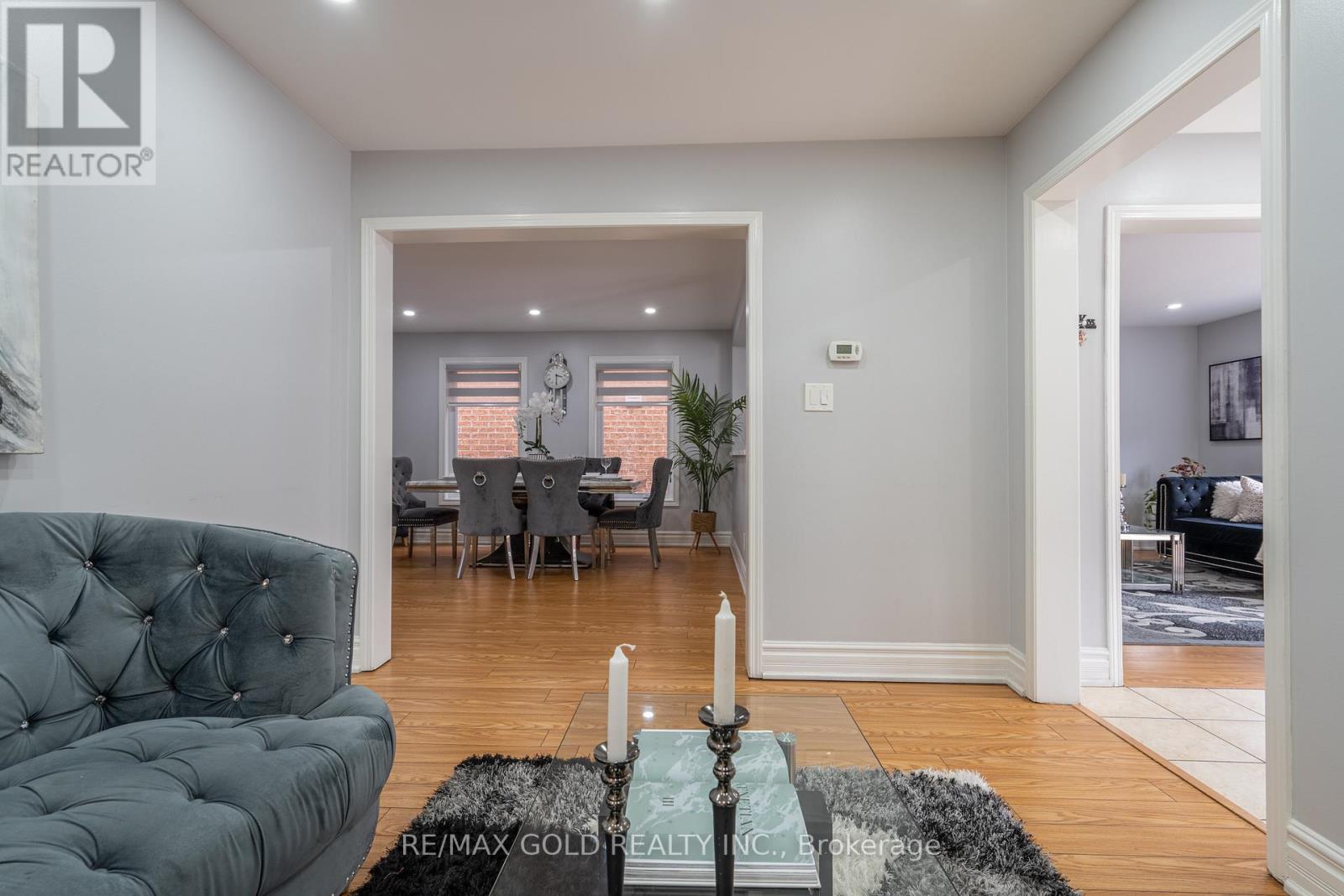 8 Bayridge Drive, Brampton, Ontario  L6P 2H8 - Photo 11 - W13110802
