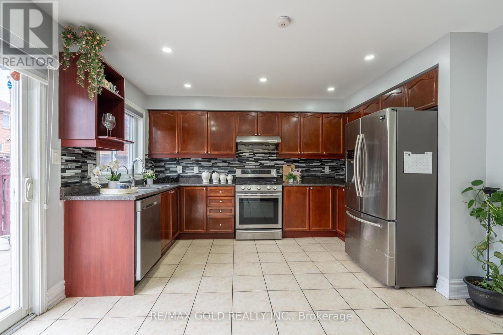 8 Bayridge Drive, Brampton, Ontario  L6P 2H8 - Photo 18 - W13110802