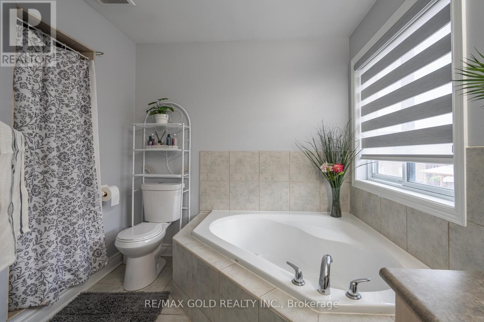 8 Bayridge Drive, Brampton, Ontario  L6P 2H8 - Photo 28 - W13110802
