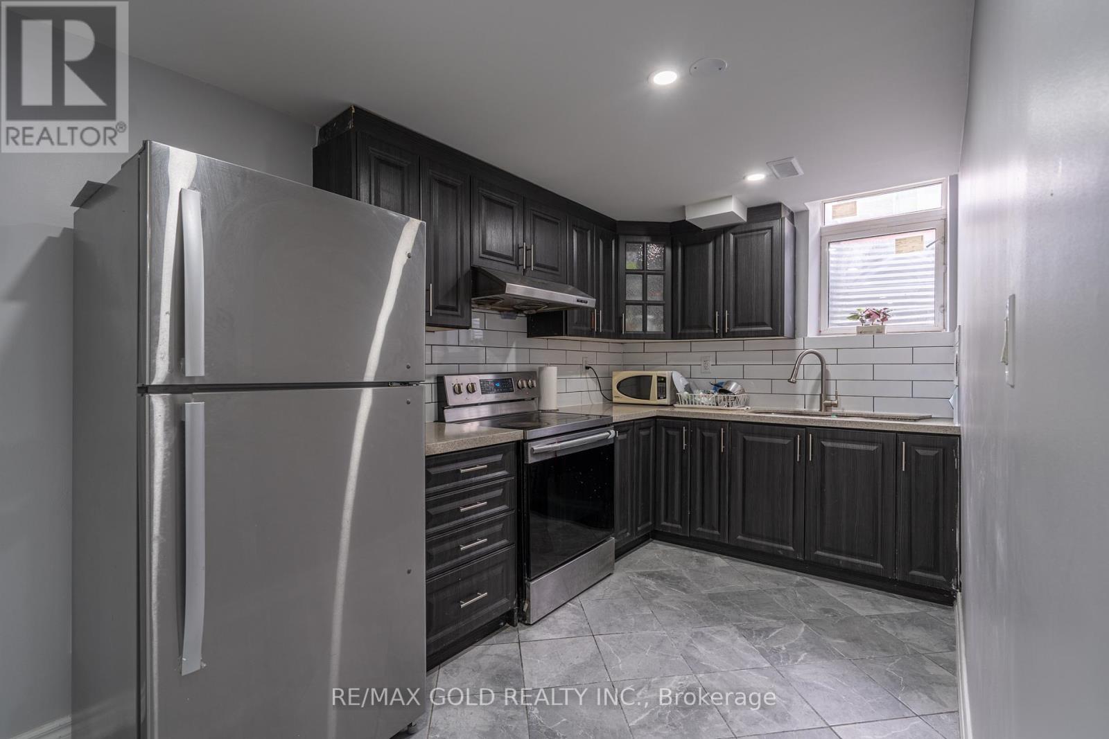 8 Bayridge Drive, Brampton, Ontario  L6P 2H8 - Photo 40 - W13110802