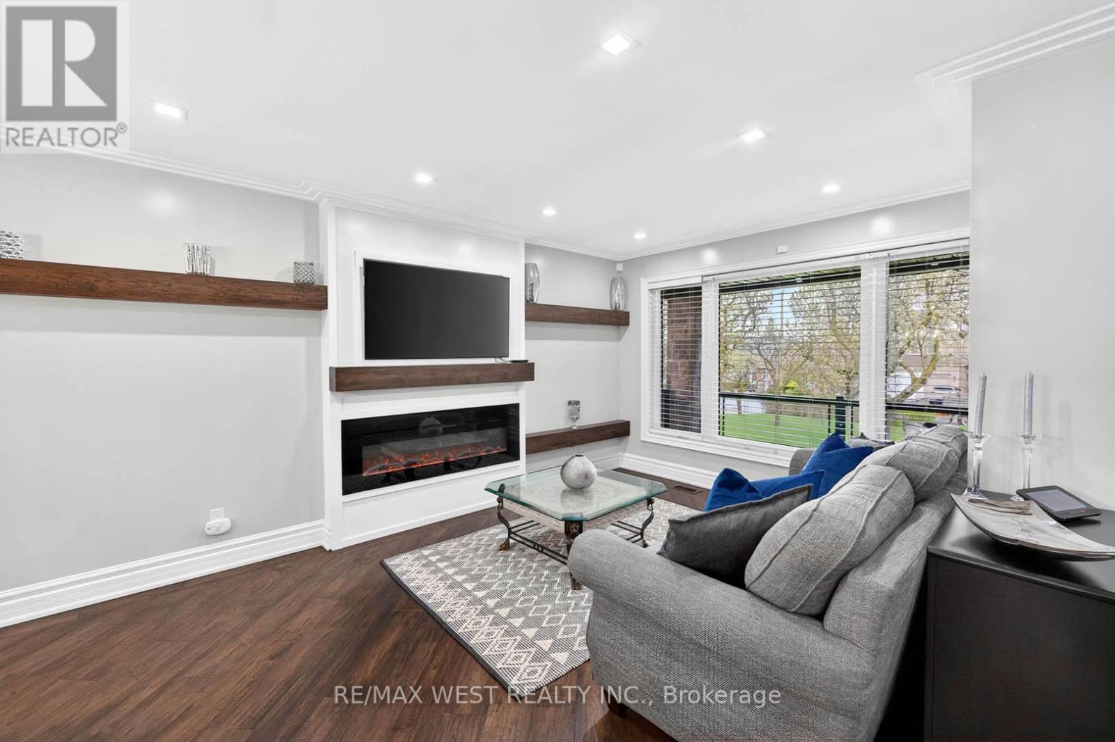 174 Cornelius Parkway, Toronto, Ontario  M6L 2K9 - Photo 11 - W13110806