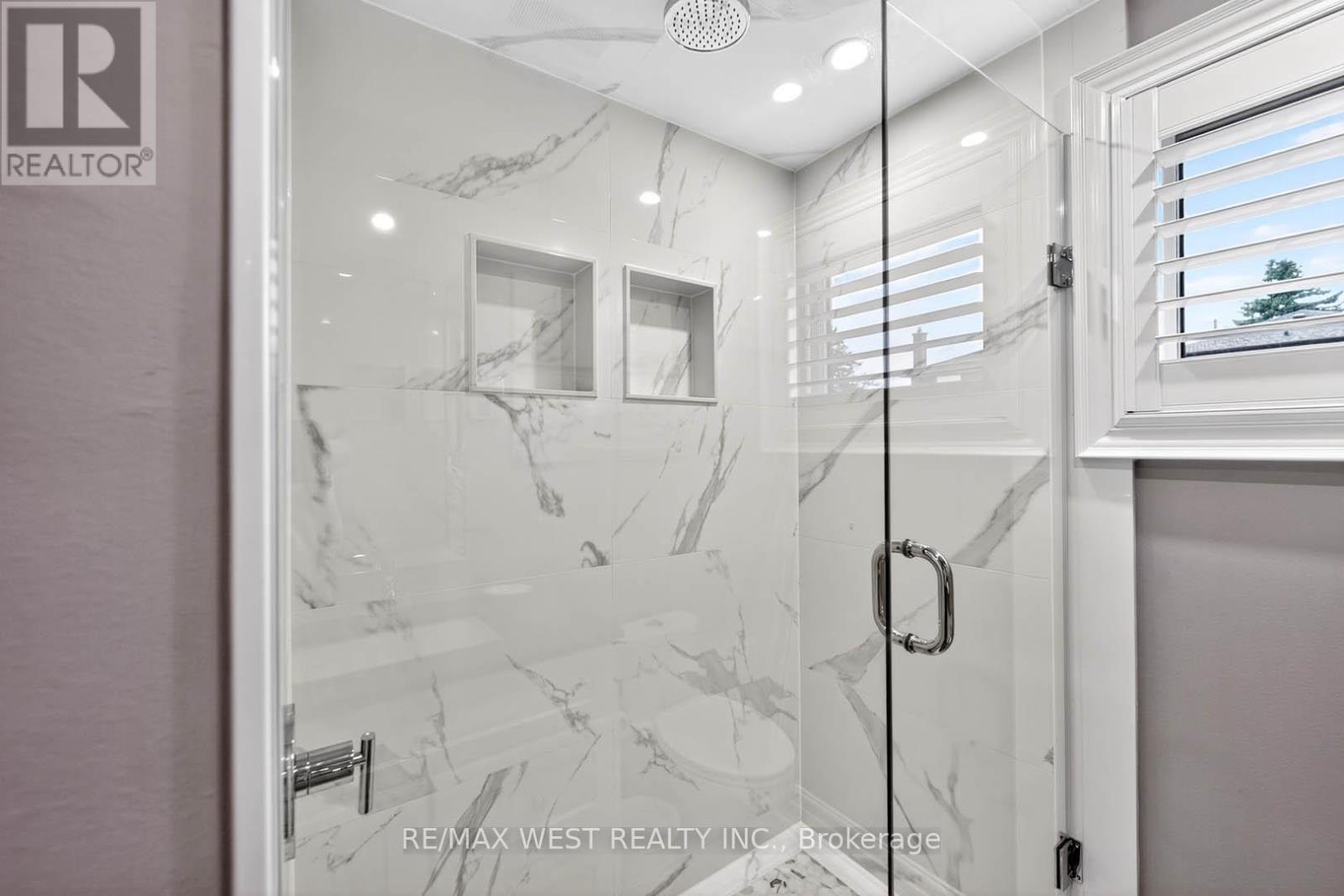 174 Cornelius Parkway, Toronto, Ontario  M6L 2K9 - Photo 30 - W13110806