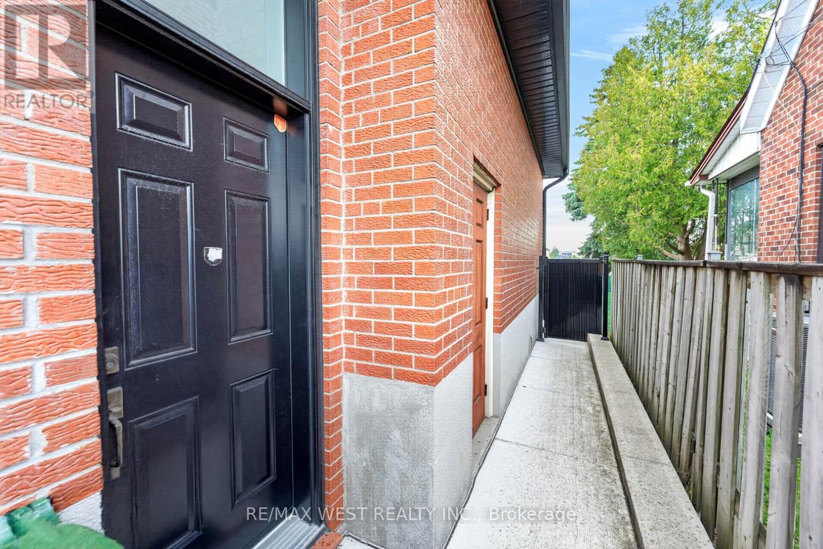 174 Cornelius Parkway, Toronto, Ontario  M6L 2K9 - Photo 31 - W13110806
