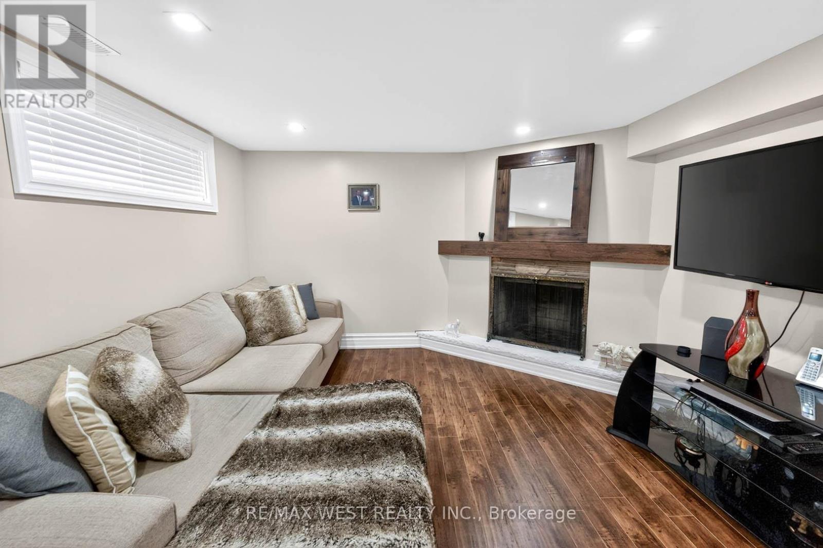 174 Cornelius Parkway, Toronto, Ontario  M6L 2K9 - Photo 35 - W13110806
