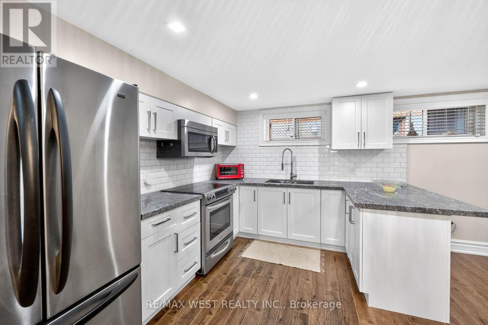 174 Cornelius Parkway, Toronto, Ontario  M6L 2K9 - Photo 38 - W13110806