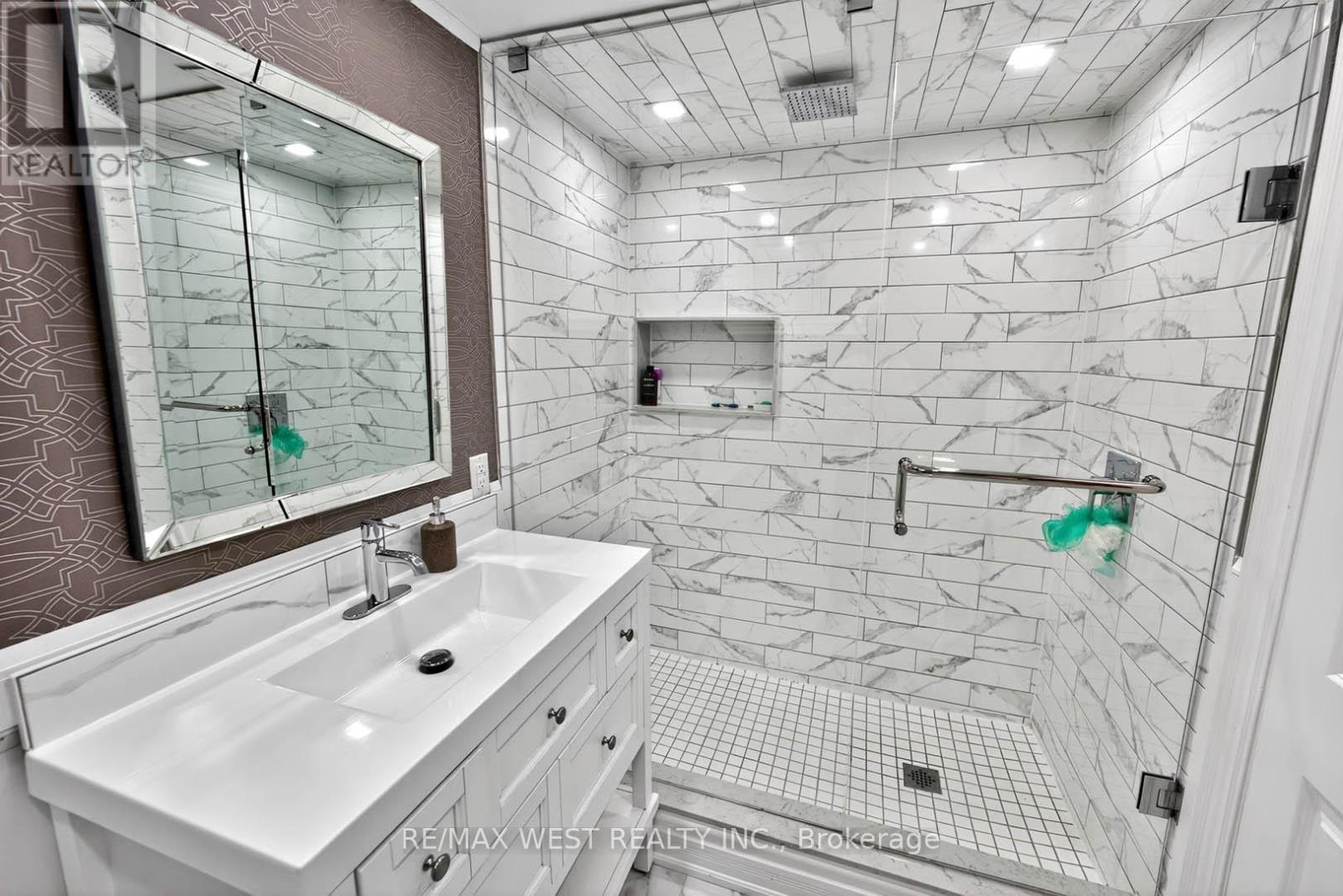 174 Cornelius Parkway, Toronto, Ontario  M6L 2K9 - Photo 43 - W13110806