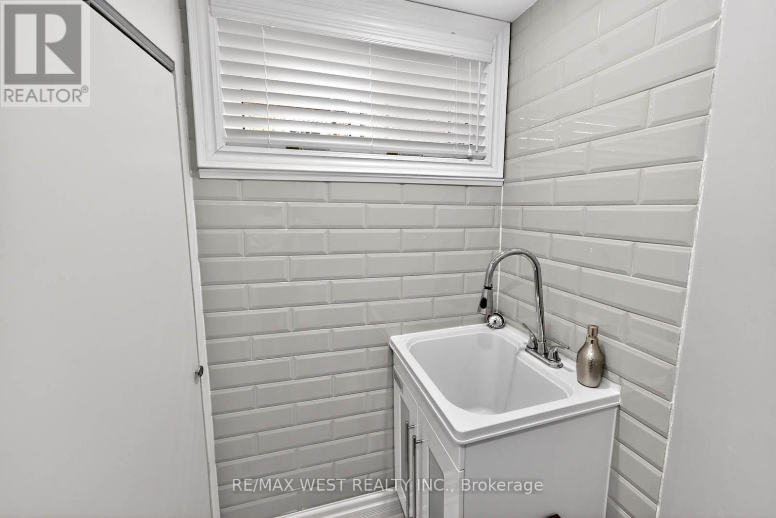 174 Cornelius Parkway, Toronto, Ontario  M6L 2K9 - Photo 46 - W13110806