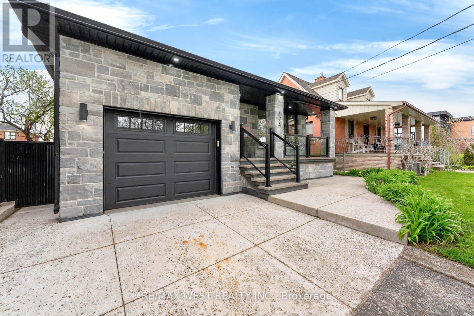 174 Cornelius Parkway, Toronto, Ontario  M6L 2K9 - Photo 5 - W13110806
