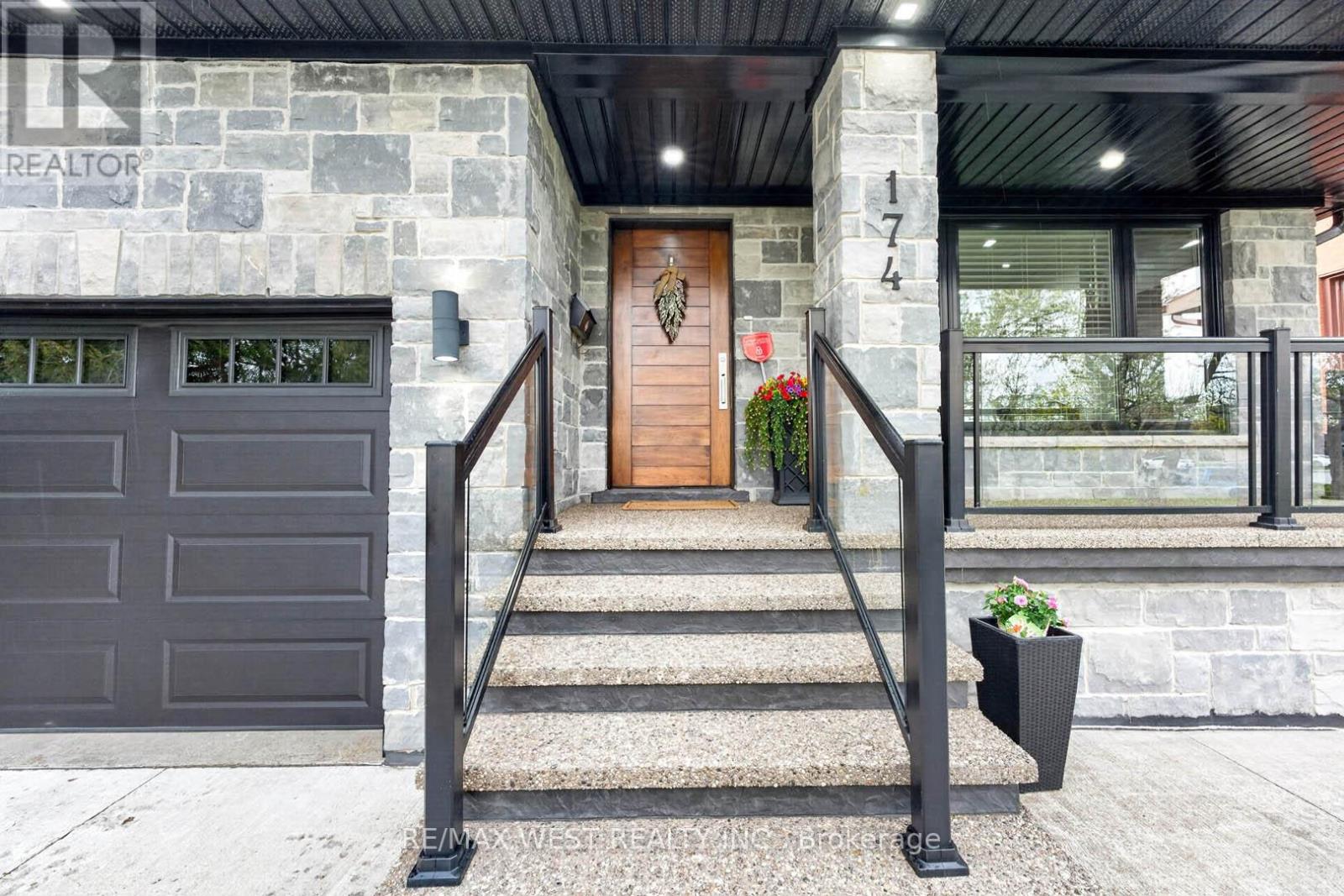 174 Cornelius Parkway, Toronto, Ontario  M6L 2K9 - Photo 6 - W13110806