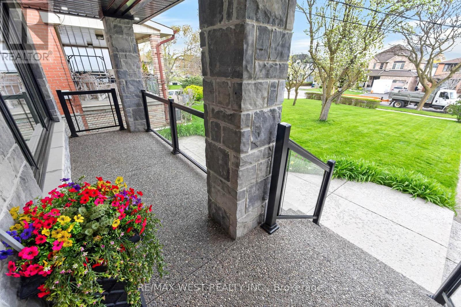 174 Cornelius Parkway, Toronto, Ontario  M6L 2K9 - Photo 7 - W13110806