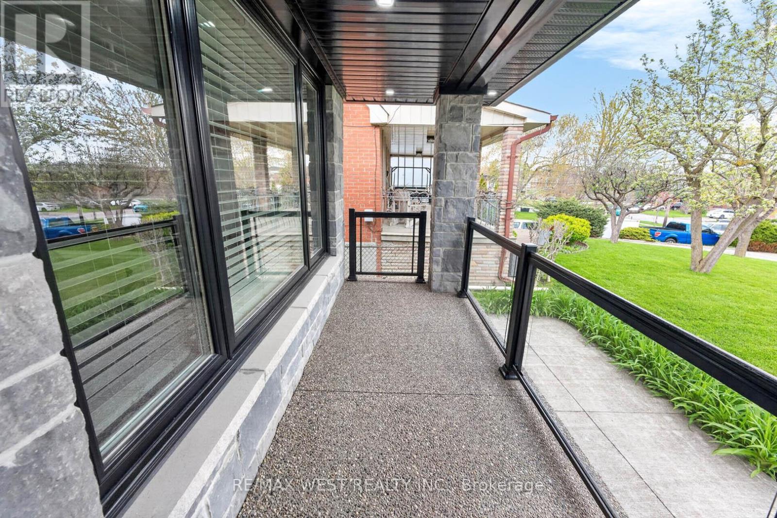 174 Cornelius Parkway, Toronto, Ontario  M6L 2K9 - Photo 8 - W13110806