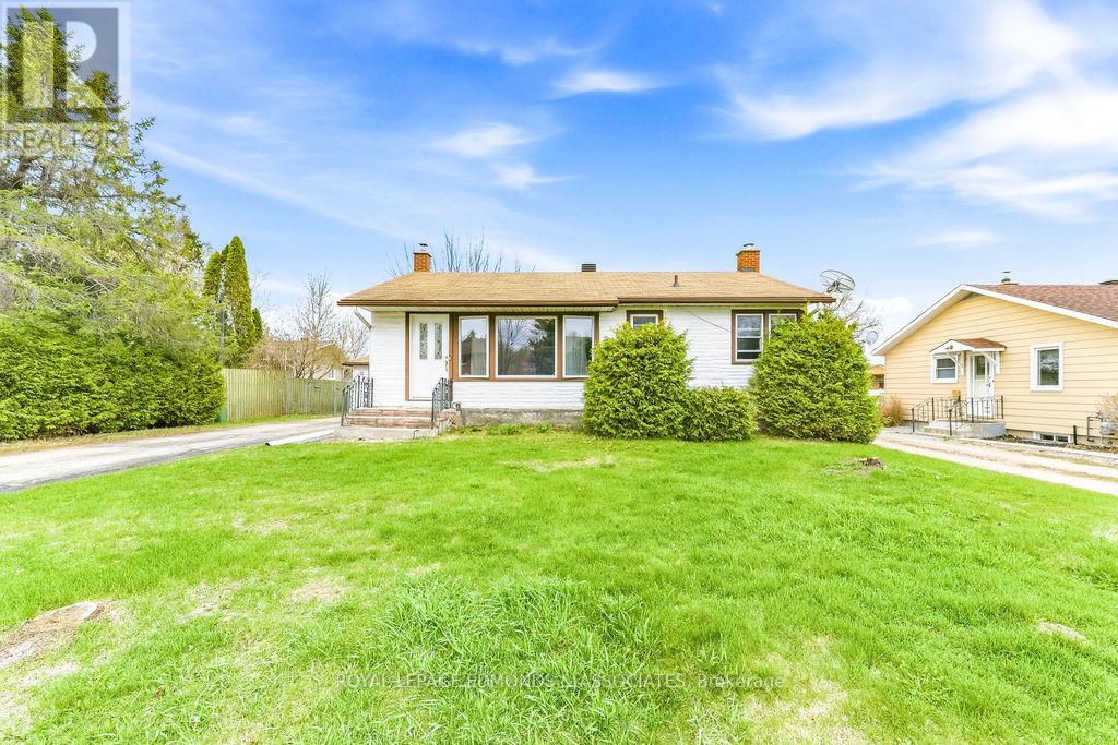 1211 Zadow Street, Laurentian Valley, Ontario  K8A 6W8 - Photo 2 - X13110644