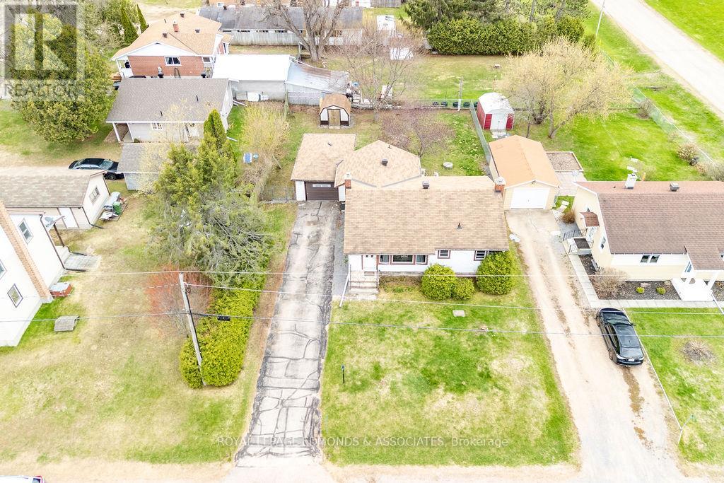 1211 Zadow Street, Laurentian Valley, Ontario  K8A 6W8 - Photo 4 - X13110644