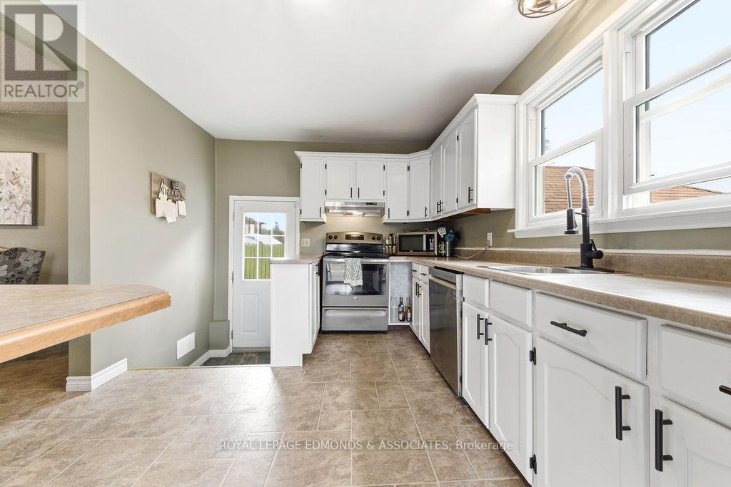 1211 Zadow Street, Laurentian Valley, Ontario  K8A 6W8 - Photo 6 - X13110644