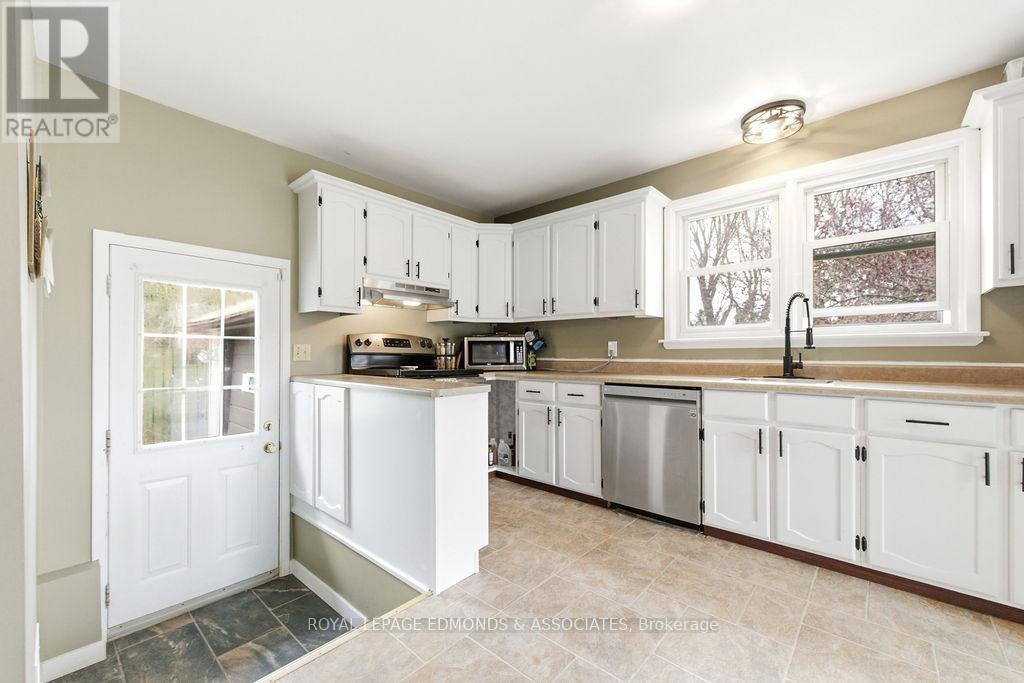 1211 Zadow Street, Laurentian Valley, Ontario  K8A 6W8 - Photo 7 - X13110644