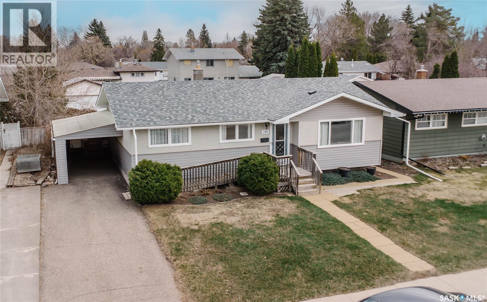 134 Maclean Crescent, Saskatoon, Saskatchewan  S7J 2R7 - Photo 1 - SK035573