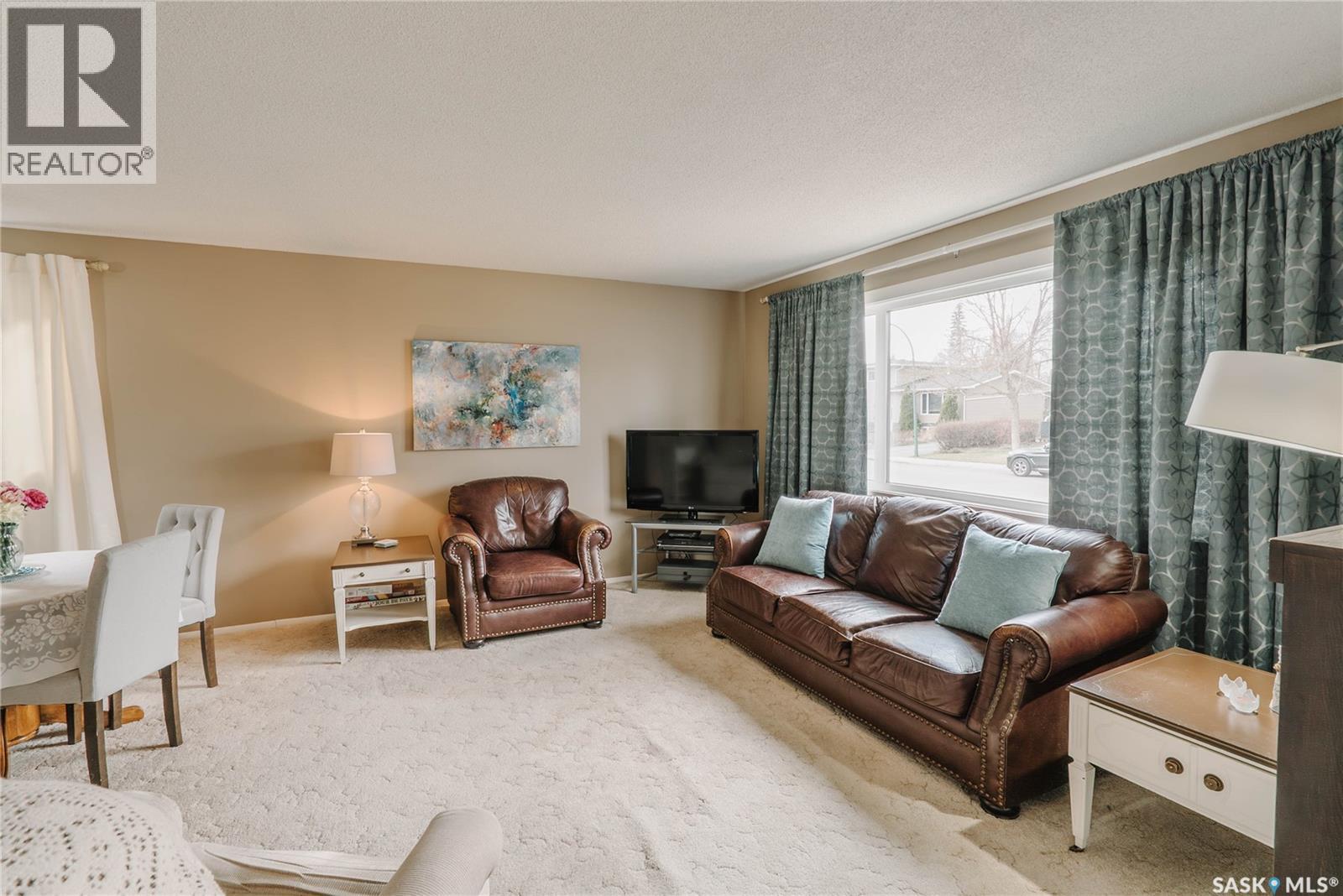 134 Maclean Crescent, Saskatoon, Saskatchewan  S7J 2R7 - Photo 3 - SK035573