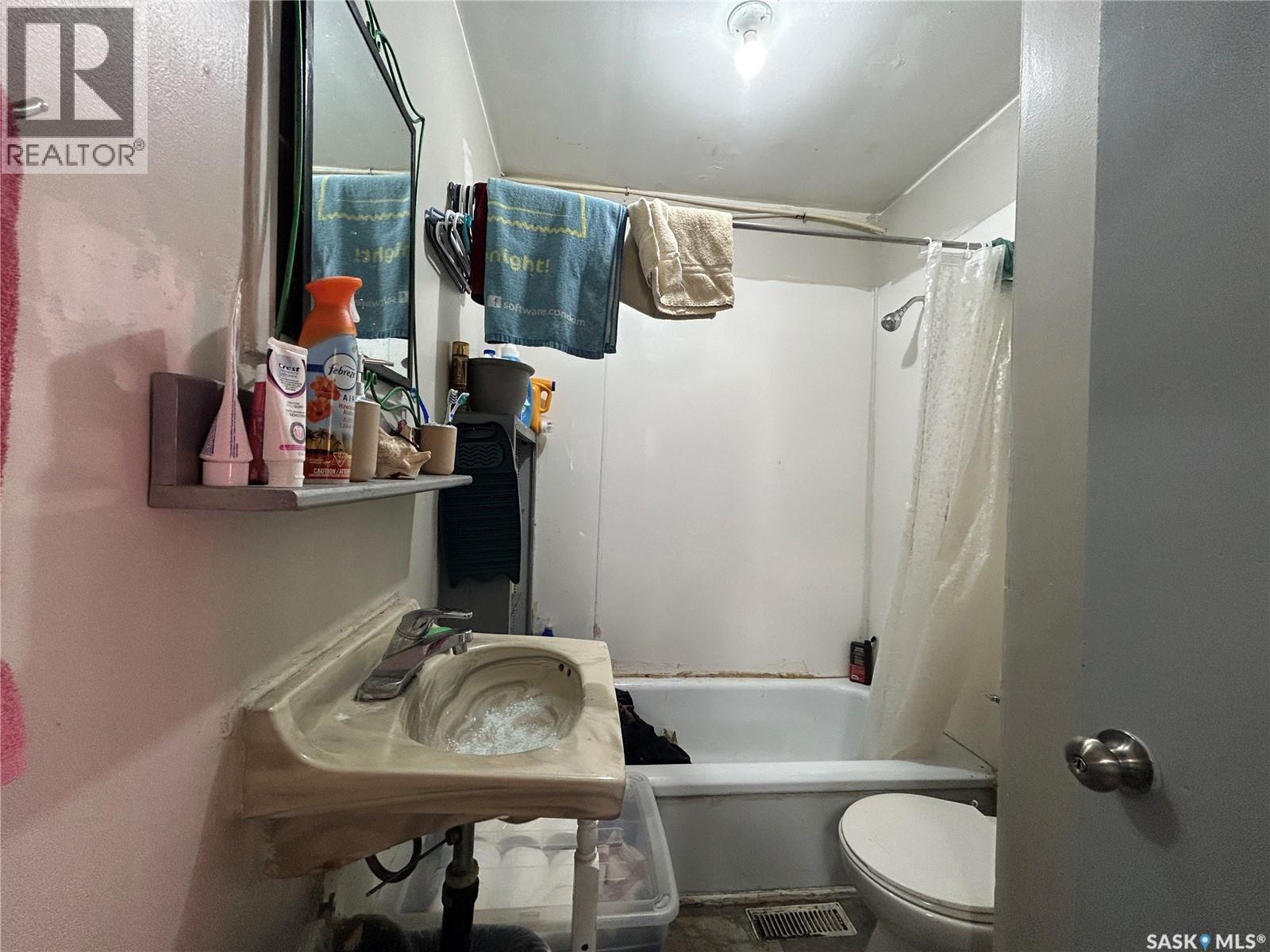 1112 N Avenue S, Saskatoon, Saskatchewan  S7M 2P8 - Photo 6 - SK035557